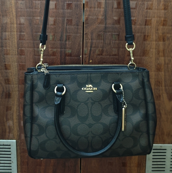 Coach Handbags - Coach HandBag